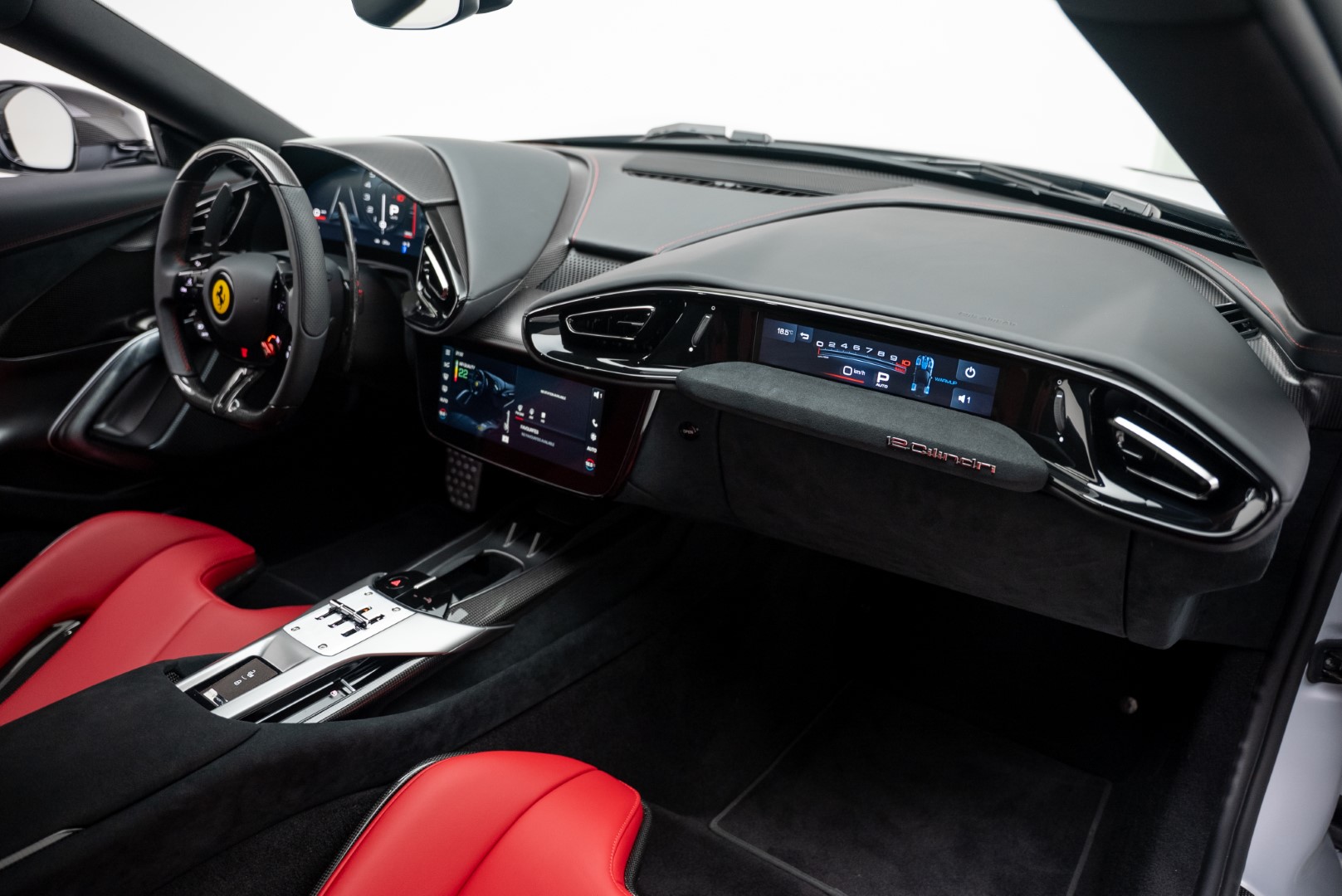 2025 FERRARI 12 CILINDRI. 7 YEARS MAIN DEALER SERVICE. FULL CARBON EXTERIOR. CUSTOM SPECIFICATIONS.